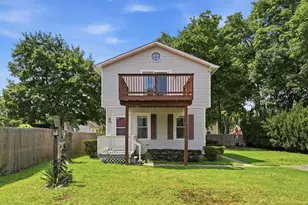 128 Newfield Rd, Springfield, MA 01119 - Photo 1