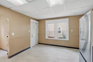 371 Oakland St, Springfield, MA 01108 - Photo 3