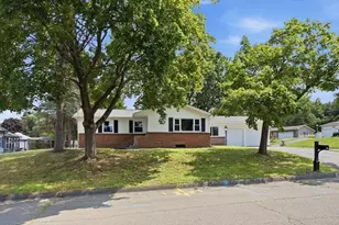 142 Olko Cir, Chicopee, MA 01020 - Photo 3