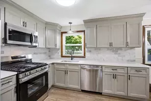 142 Olko Cir, Chicopee, MA 01020 - Photo 5