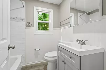 15 Pear St, Springfield, MA 01109 - Photo 3