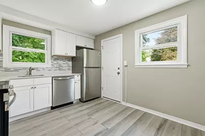 15 Pear St, Springfield, MA 01109 - Photo 9