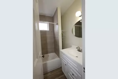 122 Elm St Apt D #Apt D, Millbury, MA 01527 - Photo 11