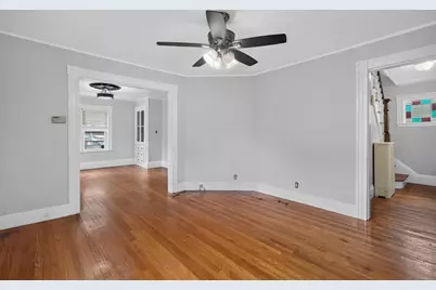 33 Pierpont St, Peabody, MA 01960 - Photo 9