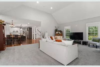 66 Glenview St, Upton, MA 01568 - Photo 9