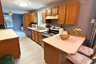 14 Indian Ridge Dr, Leominster, MA 01453 - Photo 3