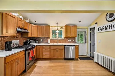 552 Plain St, Stoughton, MA 02072 - Photo 13