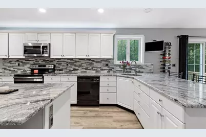 5 Debbie Ln, Freetown, MA 02702 - Photo 9