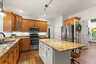 2 Brookside St, Upton, MA 01568 - Photo 5