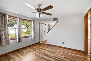 18 Scott Hollow Dr, Holyoke, MA 01040 - Photo 5