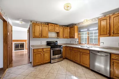 18 Scott Hollow Dr, Holyoke, MA 01040 - Photo 9