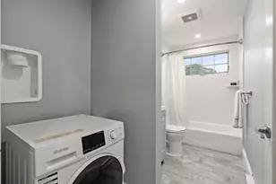 15 Ashland St, Boston, MA 02122 - Photo 9