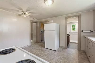 289 Southampton Rd, Holyoke, MA 01040 - Photo 9