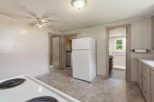 289 Southampton Rd, Holyoke, MA 01040 - Photo 9