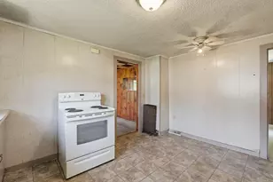 289 Southampton Rd, Holyoke, MA 01040 - Photo 11