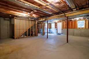 33 Freedom Cir, Pembroke, MA 02359 - Photo 27