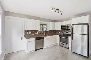 34 Daniels St, Lowell, MA 01852 - Photo 15