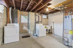 34 Daniels St, Lowell, MA 01852 - Photo 29