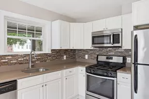 34 Daniels St, Lowell, MA 01852 - Photo 17