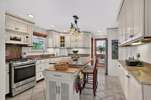 166 Waverly Ave, Melrose, MA 02176 - Photo 9