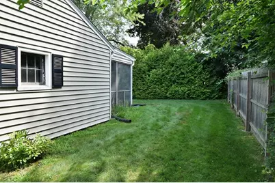 11 Almon Ave, West Springfield, MA 01089 - Photo 3