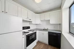 549 E 4th St, Boston, MA 02127 - Photo 5