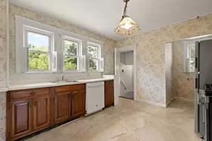 135 Brookings St, Medford, MA 02155 - Photo 9
