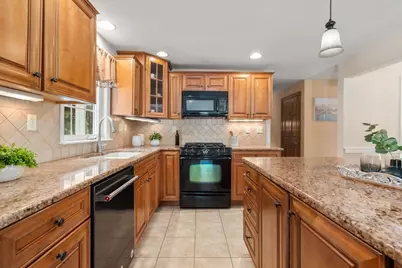 27 Irene Ave, Billerica, MA 01821 - Photo 5