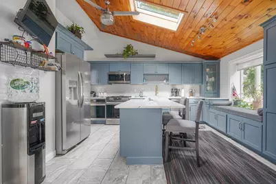 37 Slade St, Swansea, MA 02777 - Photo 5