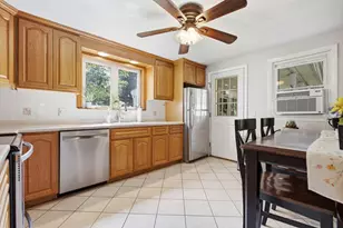 6 Locke Rd, Billerica, MA 01821 - Photo 5