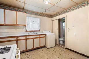 192 Lexington St, Boston, MA 02128 - Photo 15