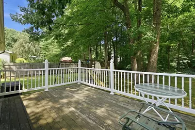 223 Garnet St, Springfield, MA 01129 - Photo 33