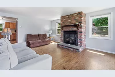 223 Garnet St, Springfield, MA 01129 - Photo 9
