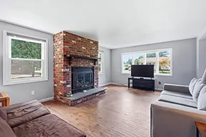 223 Garnet St, Springfield, MA 01129 - Photo 5