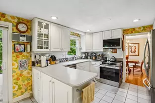 33 Carter Dr, Framingham, MA 01701 - Photo 9