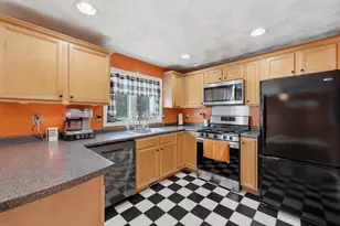 28 Groveland Commons Way, Groveland, MA 01834 - Photo 9