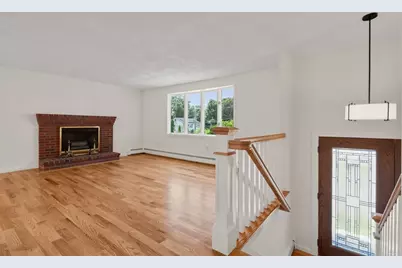 31 Phillips Cir, Waltham, MA 02452 - Photo 9
