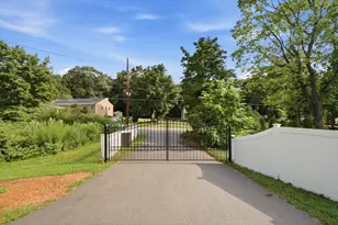 35 Milford St, Medway, MA 02053 - Photo 23