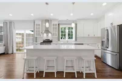 35 Milford St, Medway, MA 02053 - Photo 3