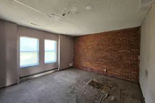 344 Maple St, Holyoke, MA 01040 - Photo 3