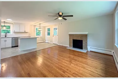 13 Center St, Medway, MA 02053 - Photo 13