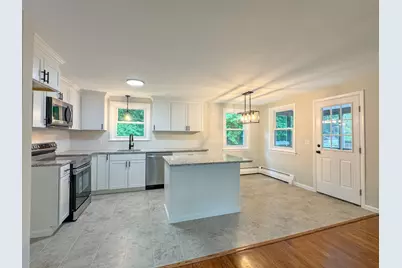 13 Center St, Medway, MA 02053 - Photo 9