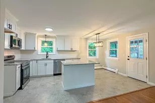 13 Center St, Medway, MA 02053 - Photo 9