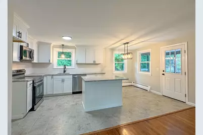 13 Center St, Medway, MA 02053 - Photo 9