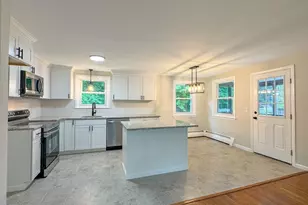 13 Center St, Medway, MA 02053 - Photo 9