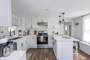 9 Lawrence St, Woburn, MA 01801 - Photo 7