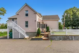 9 Lawrence St, Woburn, MA 01801 - Photo 37