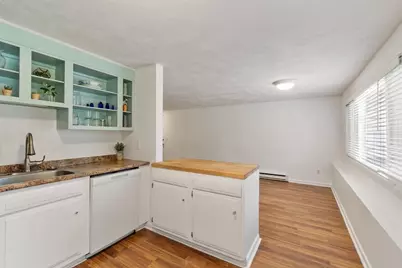 4 Glen Devin St #4, Amesbury, MA 01913 - Photo 3