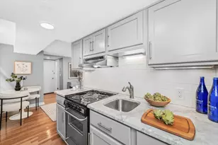 57 W Cedar St, Boston, MA 02114 - Photo 7