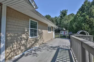 108 Lakeshore Dr, Marlborough, MA 01752 - Photo 3